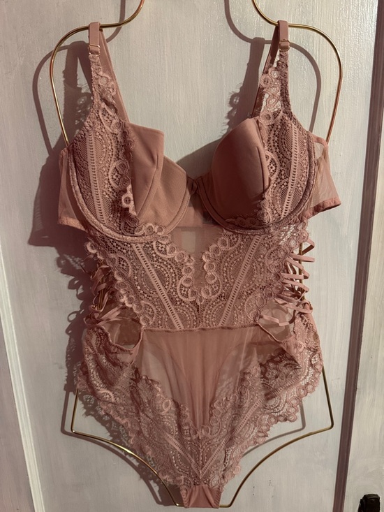 La SENZA Other - La SENZA Dusty Rose Lace Thong Bodysuit